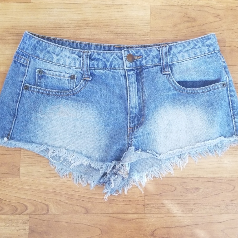 Forever 21 Cut Off Boho Festival Jean Shorts In Light Wash Fringed Trim